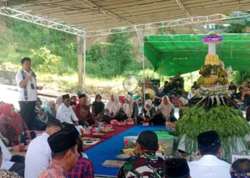Sekda Kukar Letakkan Batu Pertama Gedung PAUD dan Apresiasi Tradisi Sedekah Bumi Ponoragan