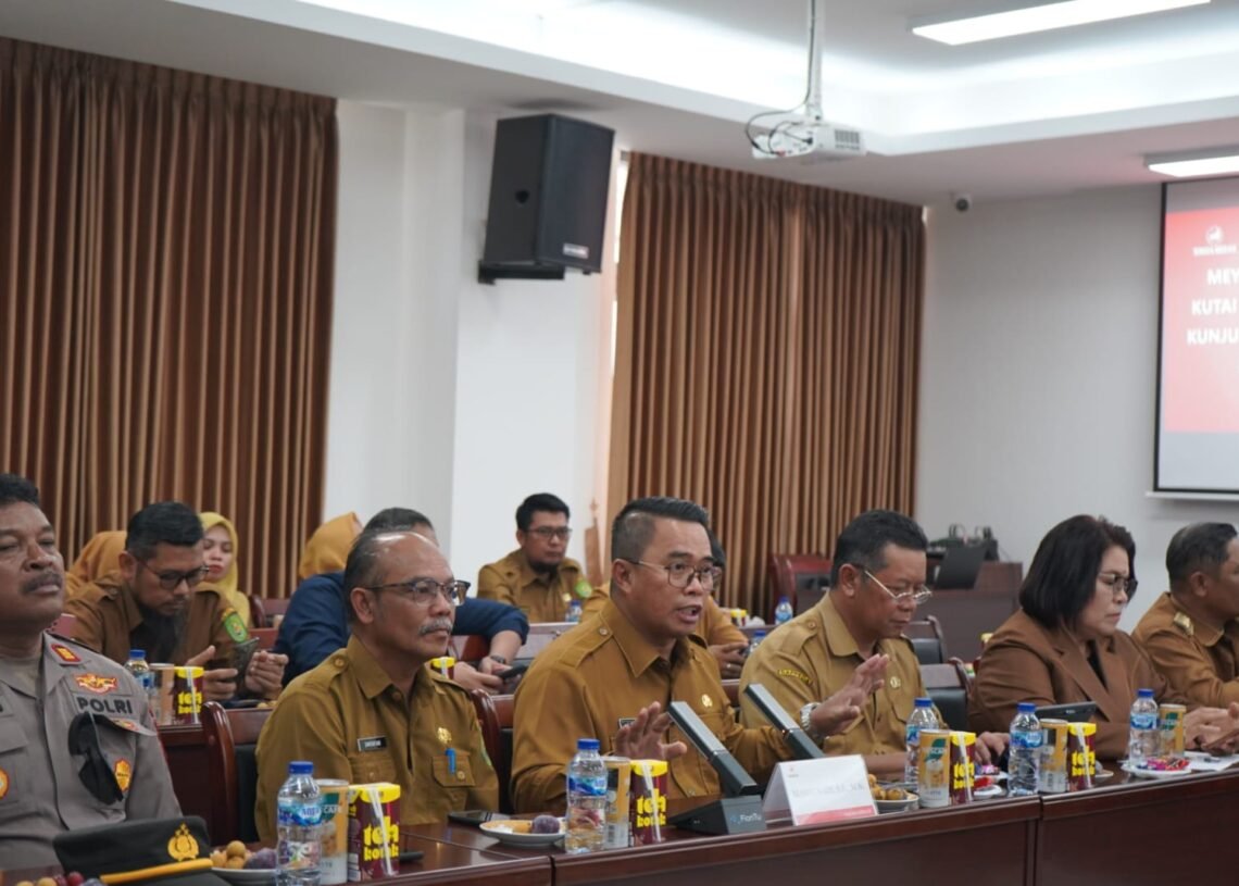 Pemkab Kutim Dorong PT Kobexindo Cement Perkuat Komitmen Sosial dan Bahasa