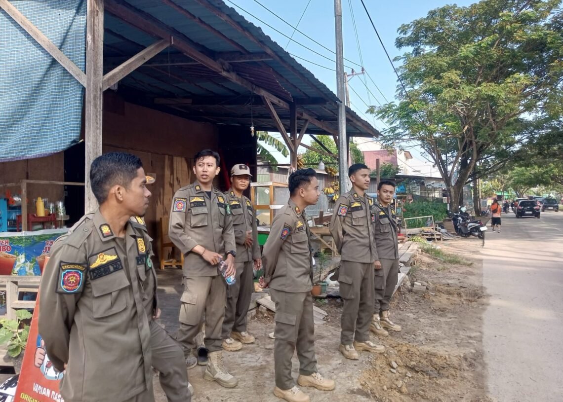 Satpol PP Kutim Terapkan Penertiban Humanis, Tertibkan PKL Tanpa Mematikan Usaha