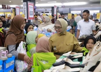 Suasana Haru Warnai “Wisata Belanja Ramadan 2026” di Ramayana Bontang