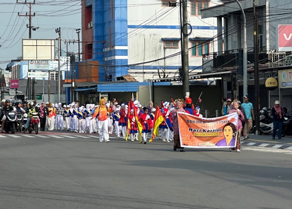 Pawai dan Pentas Bakat Warnai Peringatan Kartini di SDN 008 Bontang Utara