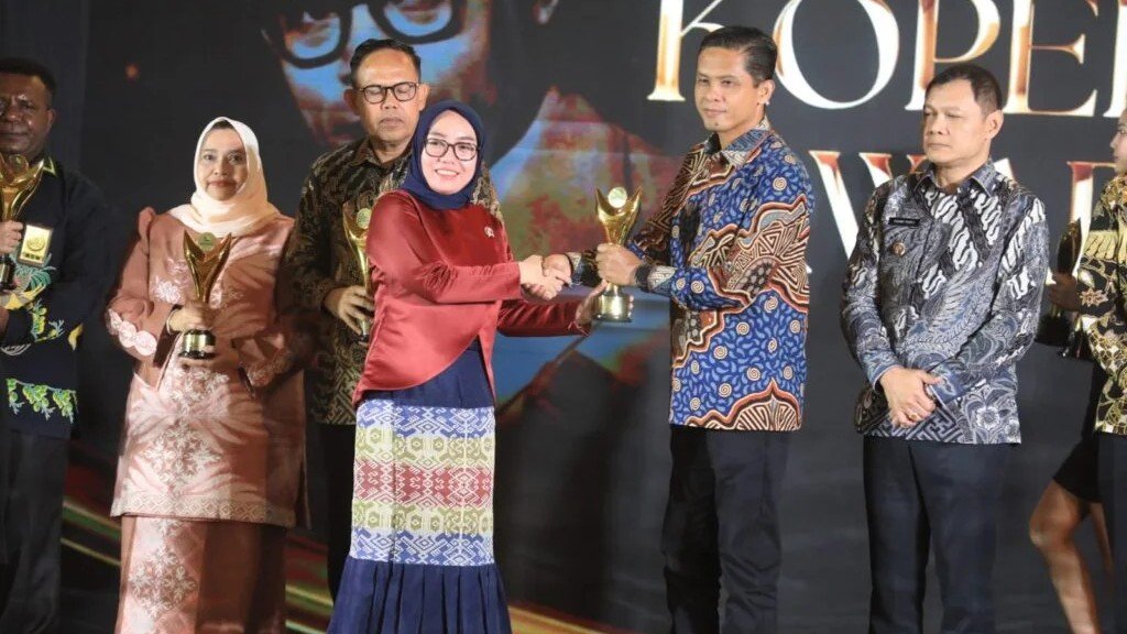 21 Koperasi Sawit Bersertifikat ISPO, Program Ekonomi Kutim Antar Ardiansyah Raih Penghargaan