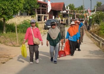 Cegah Banjir, Warga Singa Karta Diajak Rutin Bersihkan Parit