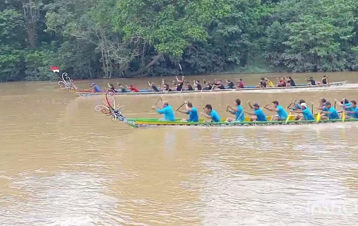 Perahu Puluhan Meter Ramaikan Festival UFAH, Tradisi Dayak Kayan Tetap Dipertahankan