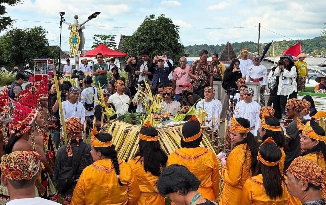 Ritual Pelas Marukangan: Benteng Kultural Masyarakat Kutai Menghadapi Modernisasi