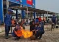 Damkarmat Kutai Timur Edukasi Warga Hadapi Kebocoran Gas Lewat Simulasi Praktis