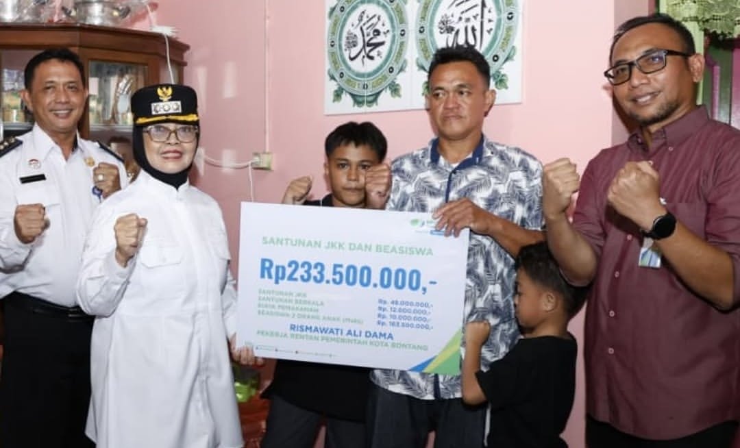 Wali Kota Bontang Serahkan Santunan Rp233,5 Juta untuk Ahli Waris Pekerja Rentan