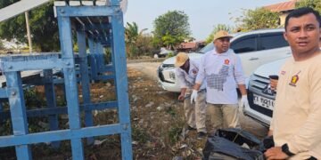 Agus Haris Pimpin Kader Gerindra Bontang Bersihkan Lingkungan Kampung Baru